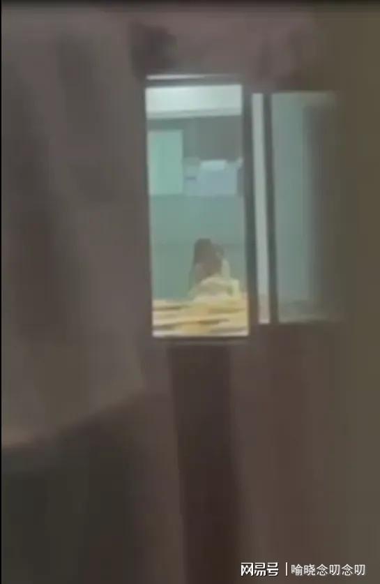 大学生在校园吃瓜视频,大学生校园生活趣味瞬间