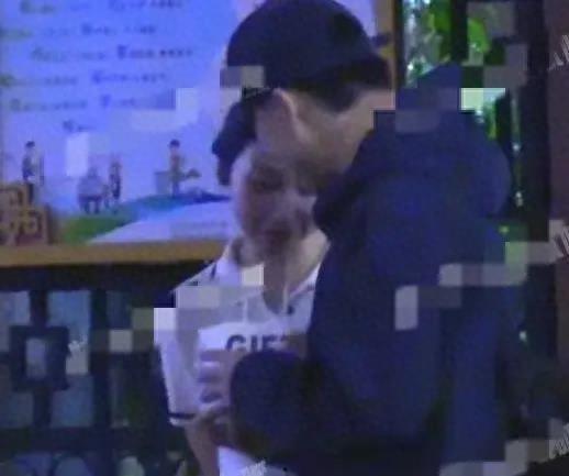 吃瓜被曝出照片视频,照片视频曝光背后的真相揭秘